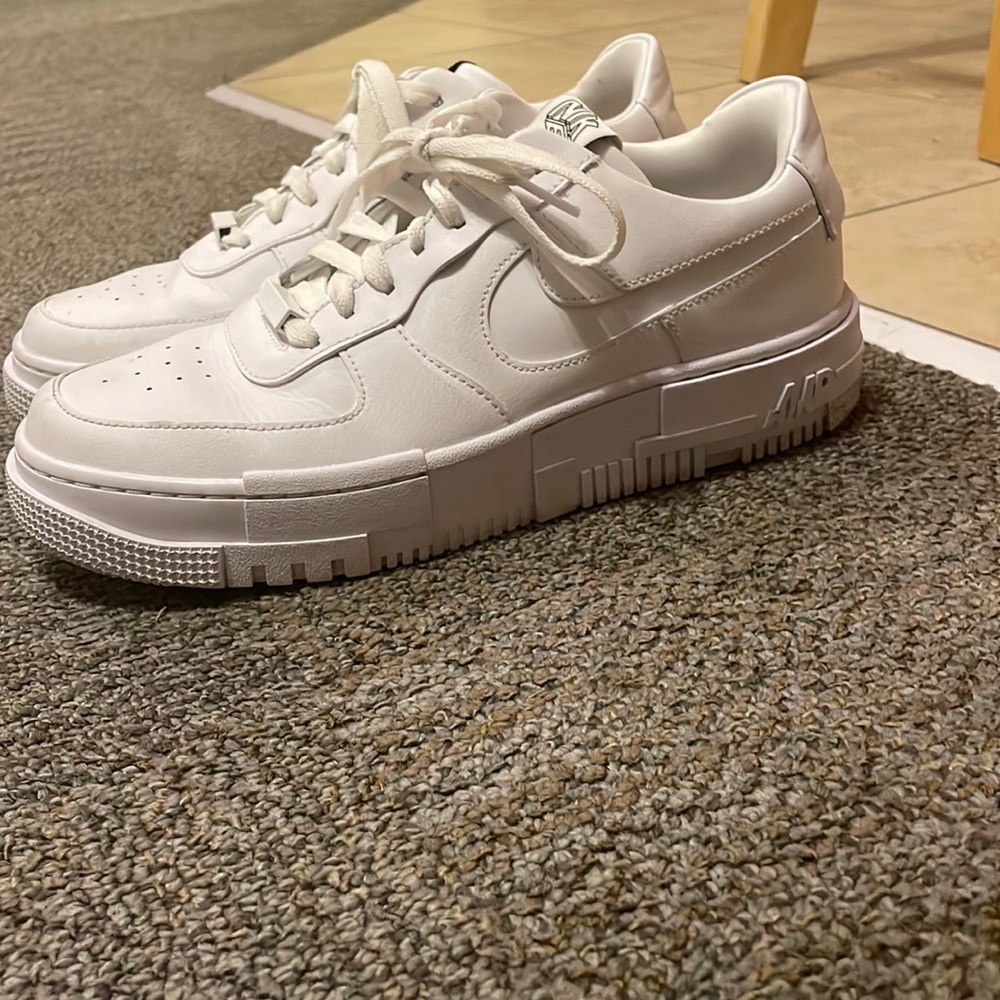 NIKE AIR FORCES